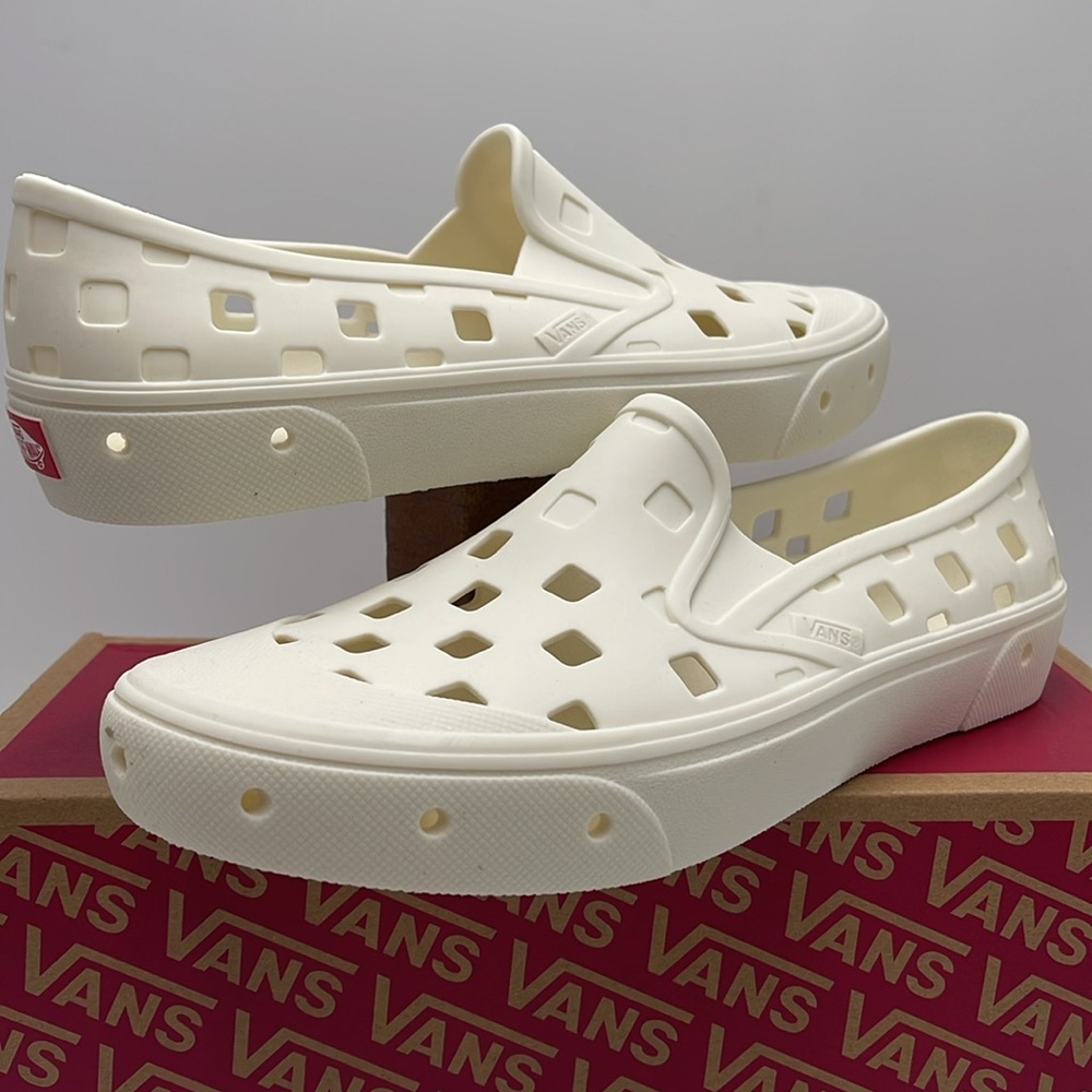 Vans Men’s Slip-On Trk
Marshmallow
VN0A5HF8FS8
Sneakers - Picture 8 of 16